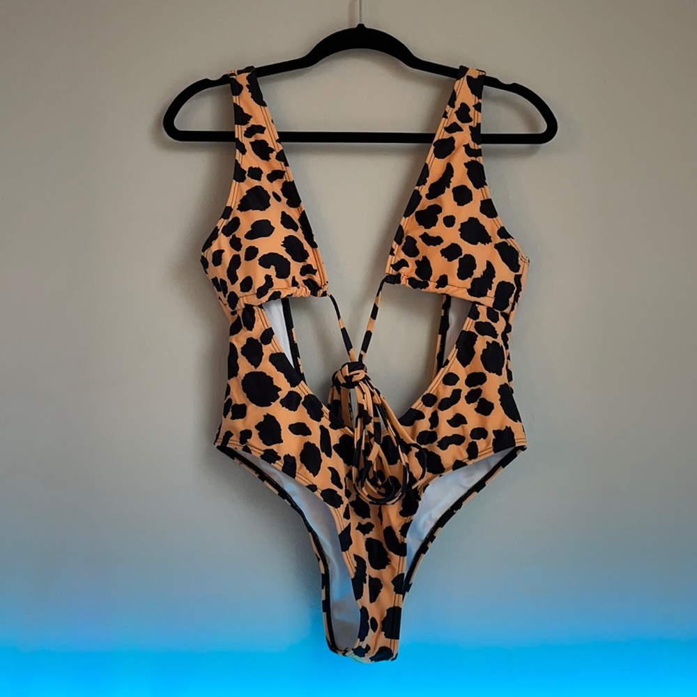 Matte Collection Cameron One Piece - Picture 2 of 3